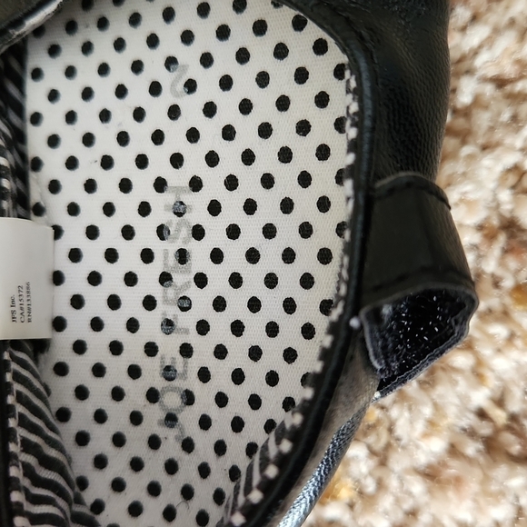 Joe Fresh Size 2 baby shoes - Picture 3 of 6